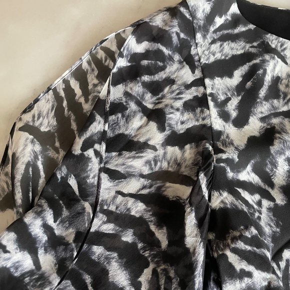 Alice + Olivia Black and White Print Long Sleeve Silk Dress - Picture 7 of 15